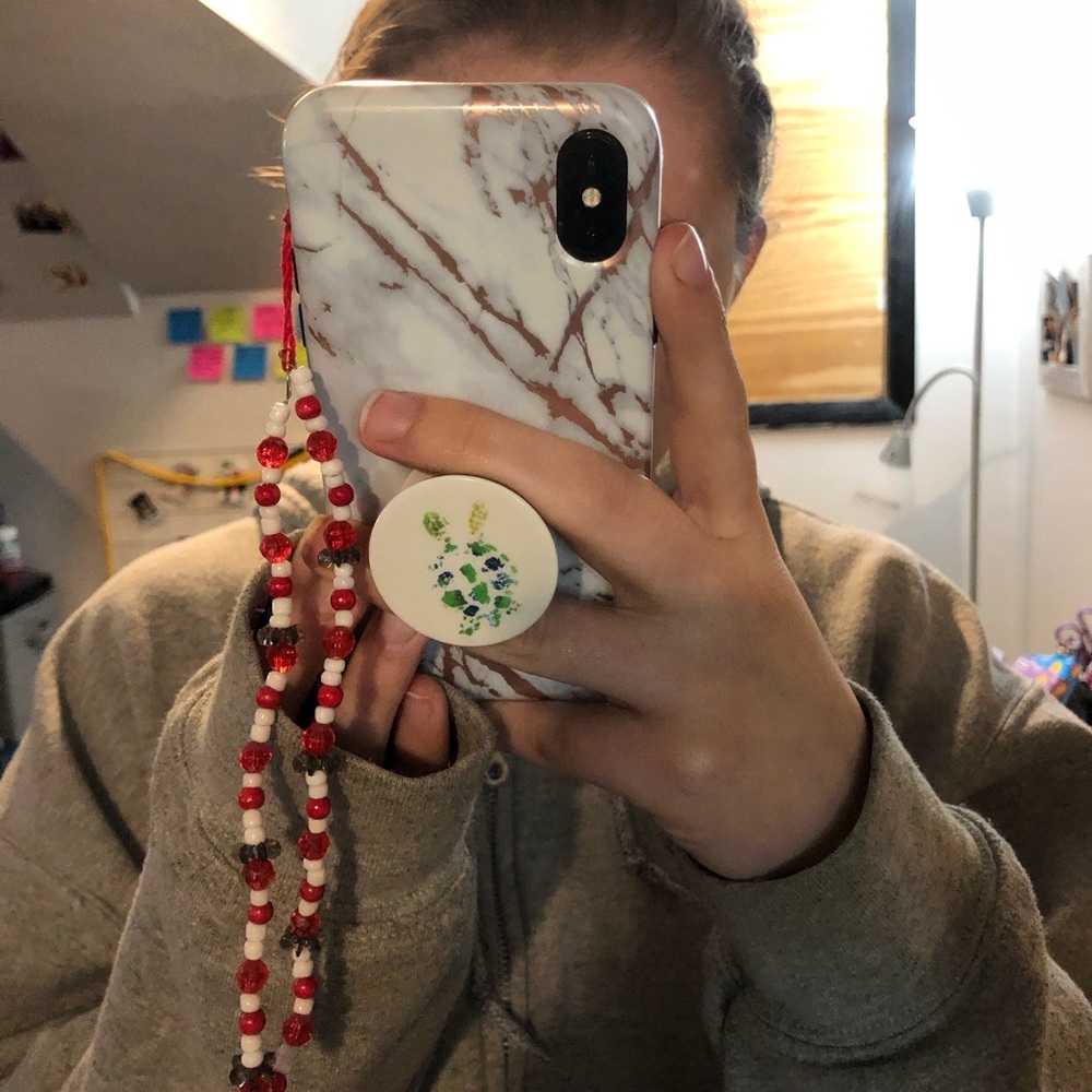 Red Phone Beads Accessory - Picture 4 of 4